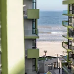 Waves N Pools Apartmán *