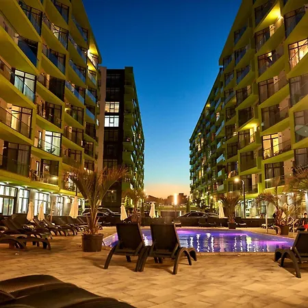 Waves N Pools * Navodari