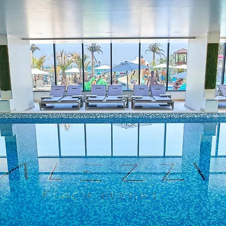 Waves N Pools Apartment