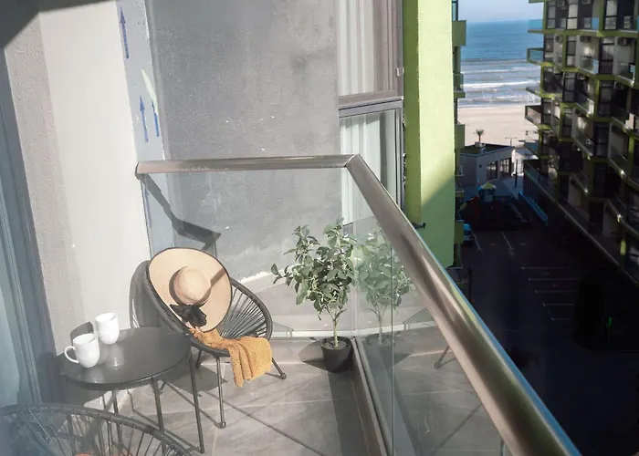 Waves N Pools Apartment Navodari