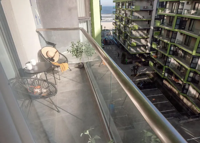 Waves N Pools Apartment