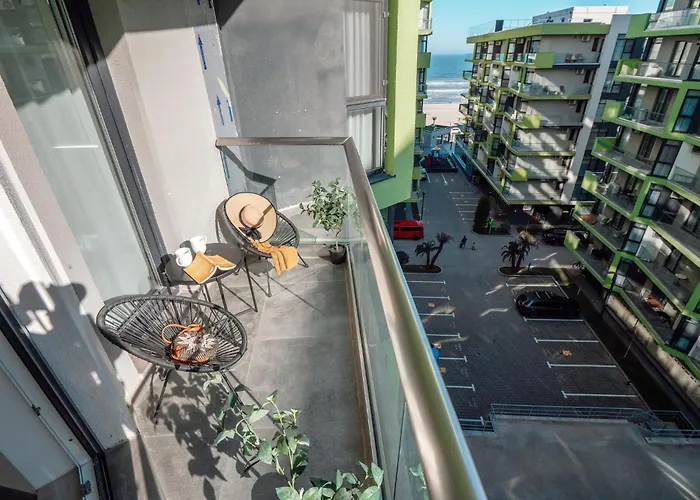 Waves N Pools Apartment